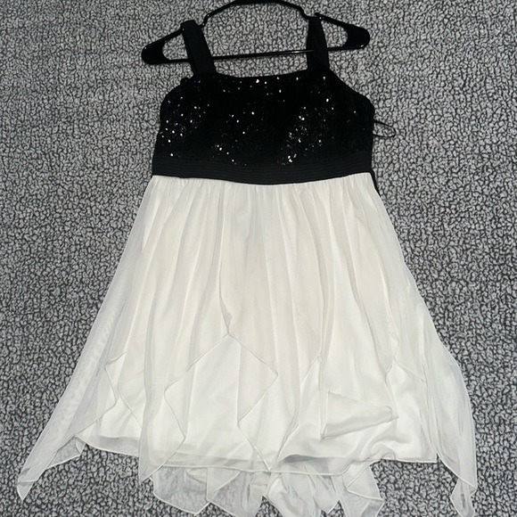 Girls Formal Dress - Black sequins white flow Skirt - Picture 1 of 5